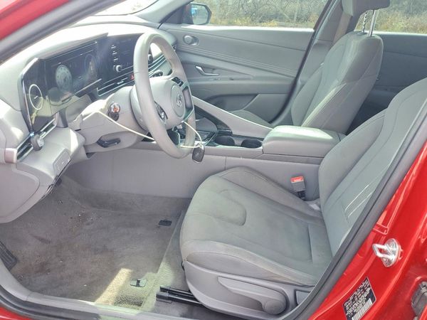2022 HYUNDAI ELANTRA SEL w/ Convenience Pkg
