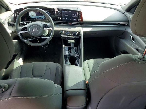 2022 HYUNDAI ELANTRA SEL w/ Convenience Pkg