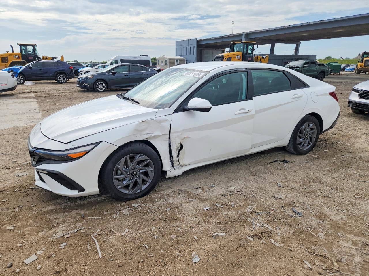 2024 HYUNDAI ELANTRA