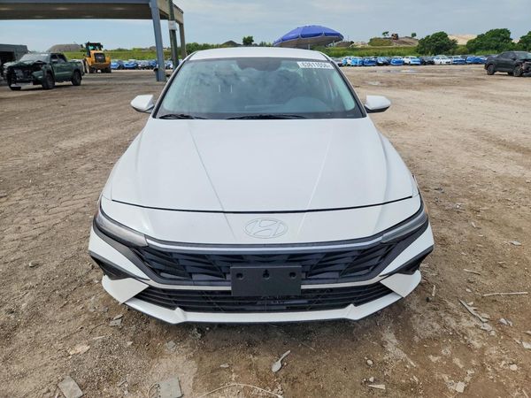 2024 HYUNDAI ELANTRA