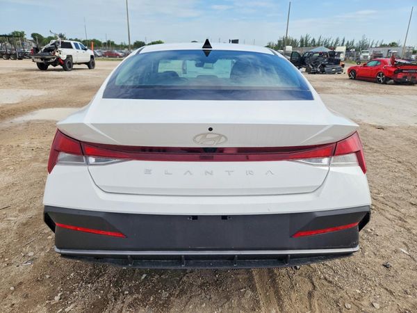 2024 HYUNDAI ELANTRA