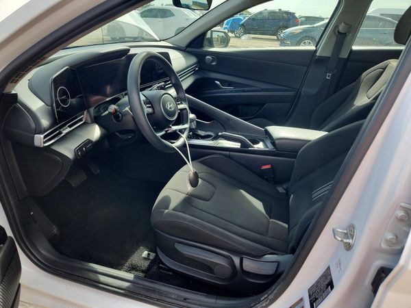 2024 HYUNDAI ELANTRA