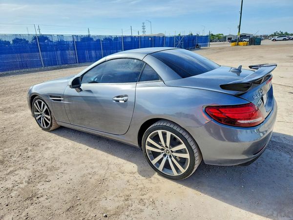 2017 MERCEDES-BENZ SLC SLC300