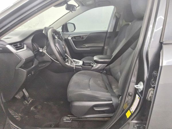 2021 TOYOTA RAV4 LE — DENT