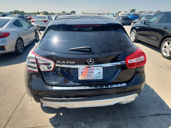 2017 MERCEDES-BENZ GLA GLA250