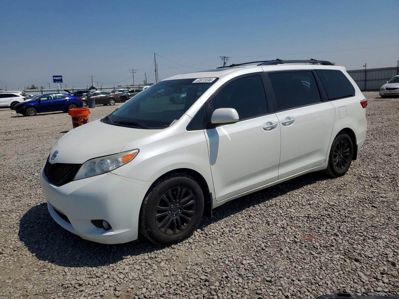 2016 TOYOTA SIENNA