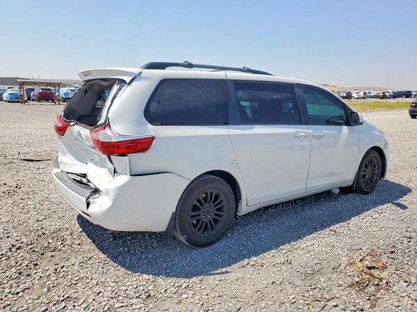 2016 TOYOTA SIENNA