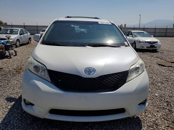 2016 TOYOTA SIENNA