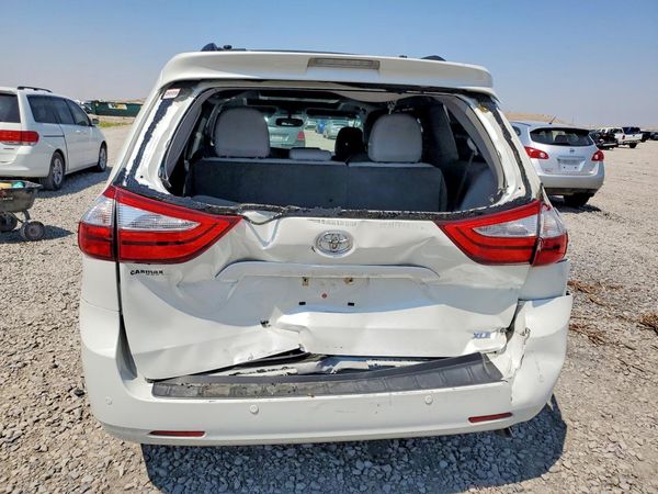 2016 TOYOTA SIENNA