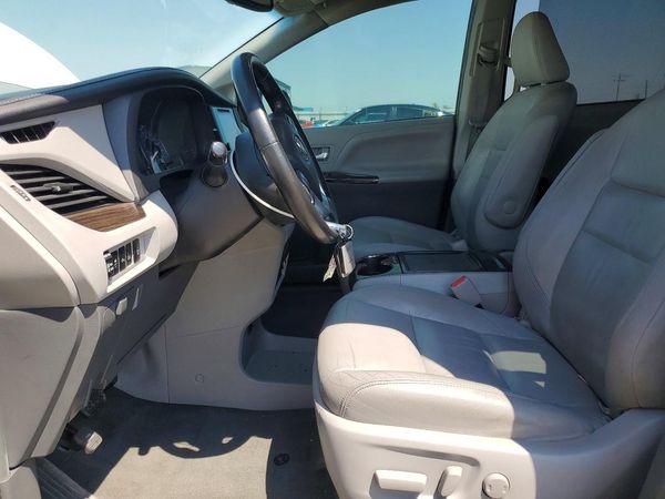 2016 TOYOTA SIENNA
