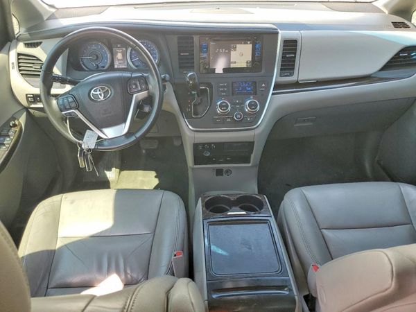 2016 TOYOTA SIENNA
