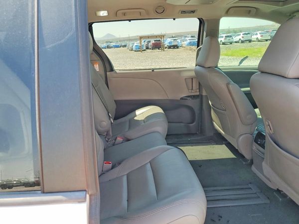 2016 TOYOTA SIENNA