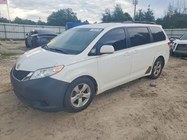 2012 TOYOTA SIENNA