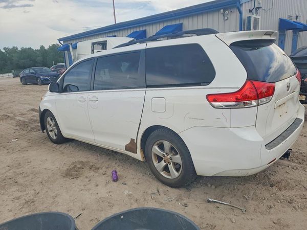 2012 TOYOTA SIENNA