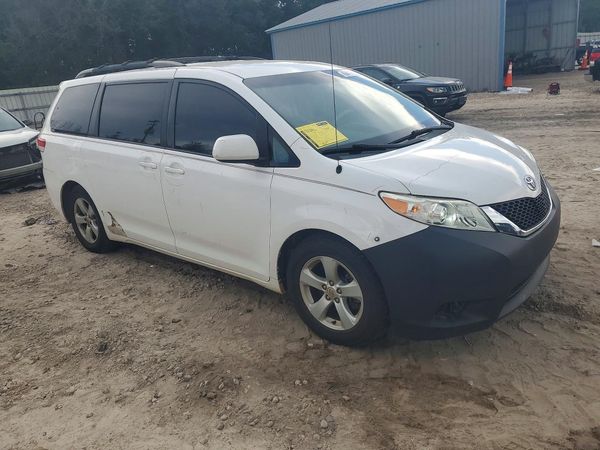 2012 TOYOTA SIENNA