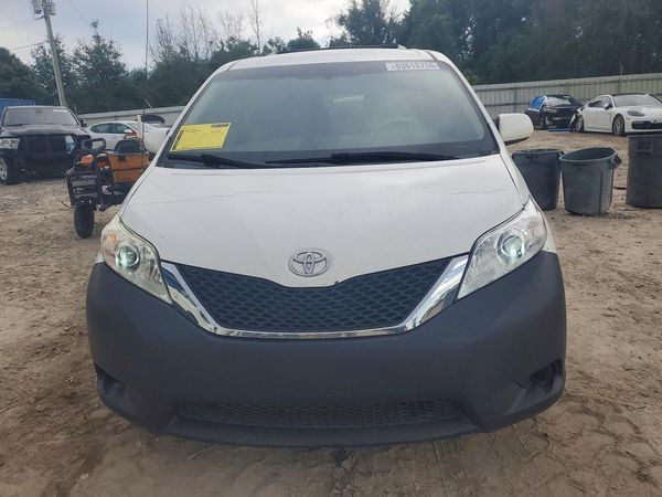 2012 TOYOTA SIENNA