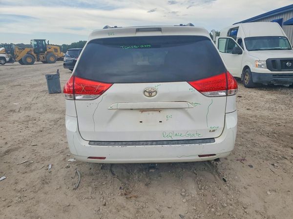 2012 TOYOTA SIENNA