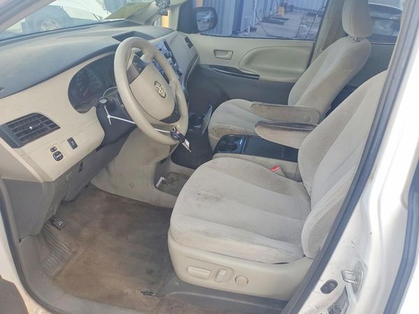2012 TOYOTA SIENNA