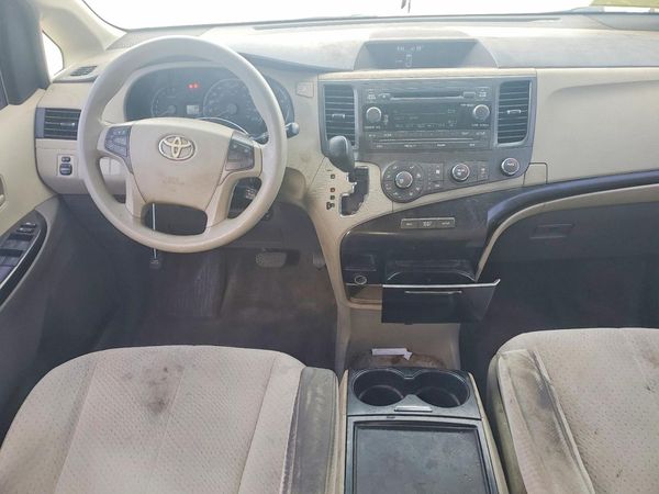 2012 TOYOTA SIENNA