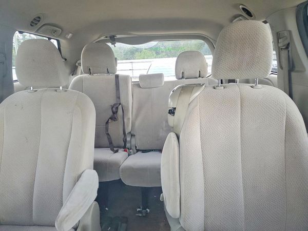 2012 TOYOTA SIENNA