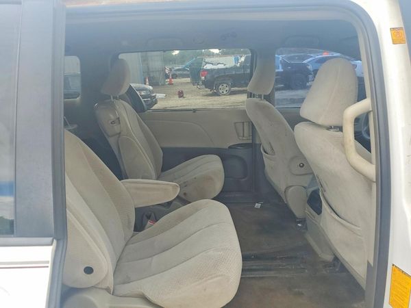 2012 TOYOTA SIENNA