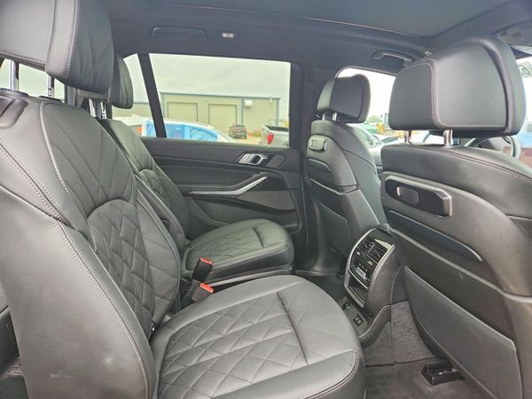 2025 BMW X7 xDrive40i