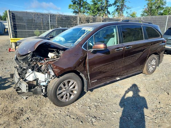 2021 TOYOTA SIENNA XLE Plus Package