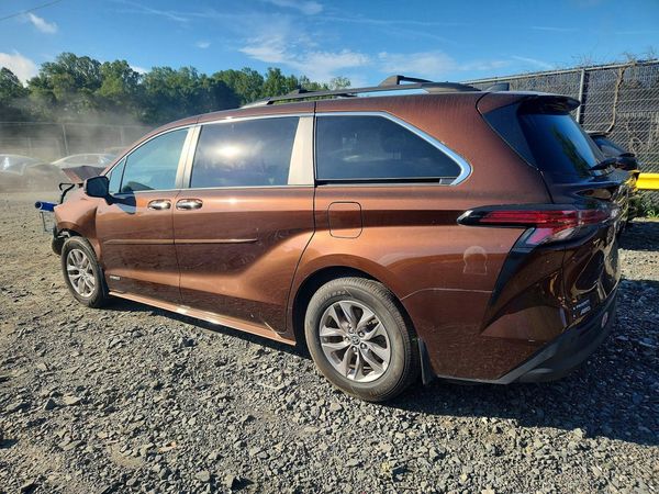 2021 TOYOTA SIENNA XLE Plus Package