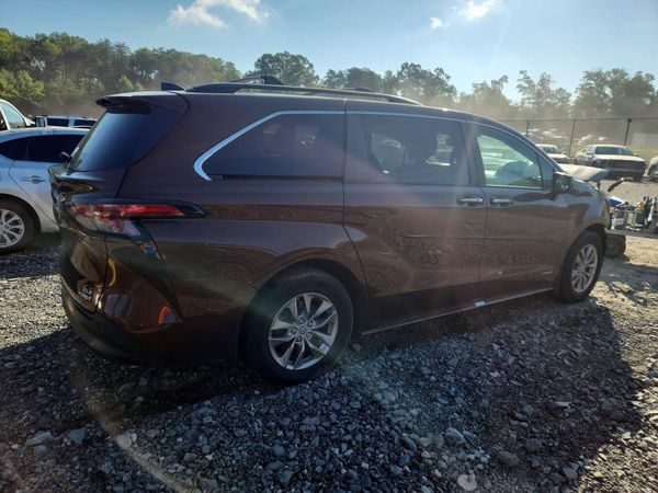 2021 TOYOTA SIENNA XLE Plus Package