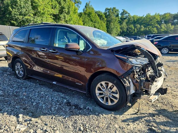 2021 TOYOTA SIENNA XLE Plus Package