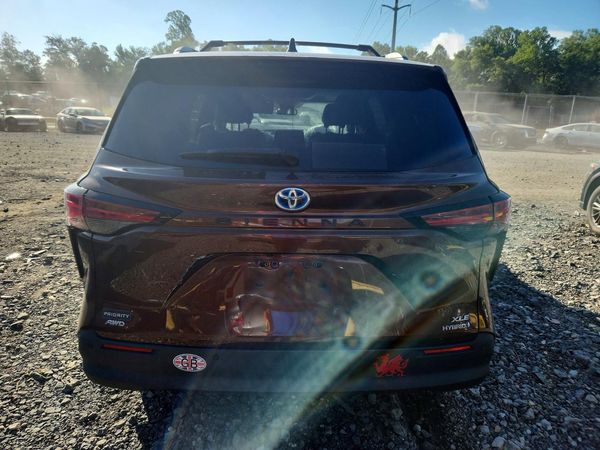 2021 TOYOTA SIENNA XLE Plus Package