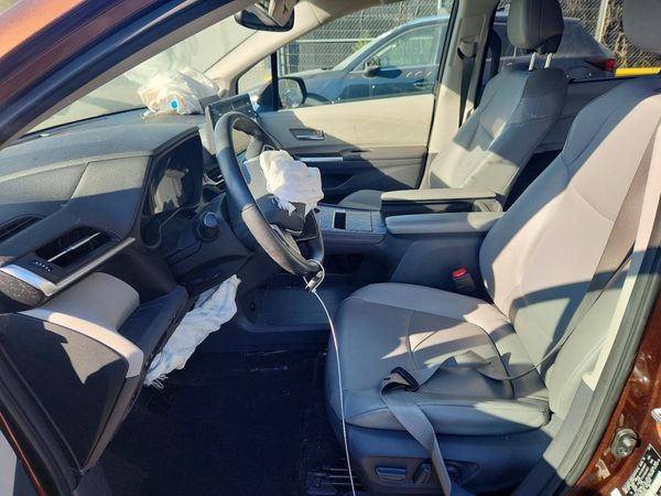 2021 TOYOTA SIENNA XLE Plus Package
