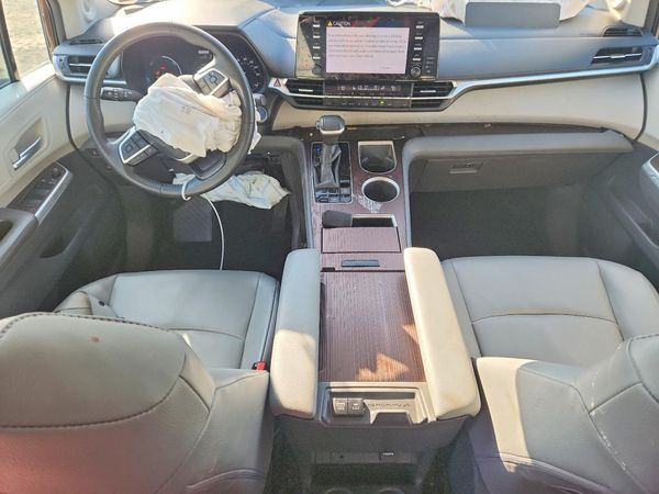 2021 TOYOTA SIENNA XLE Plus Package