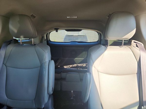 2021 TOYOTA SIENNA XLE Plus Package