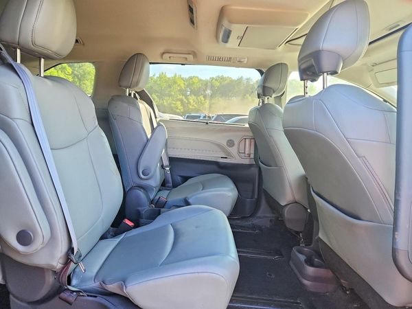 2021 TOYOTA SIENNA XLE Plus Package