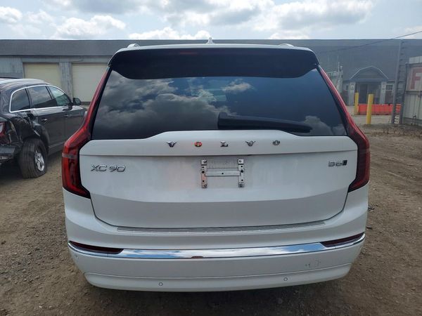 2026 VOLVO XC90 Plus Bright
