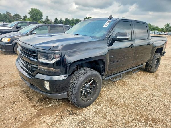 2017 CHEVROLET SILVERADO LT — Front 3/4