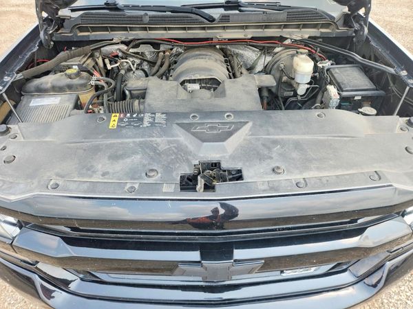 2017 CHEVROLET SILVERADO LT — Engine bay