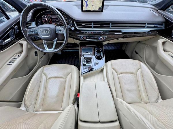 2017 AUDI Q7 quattro Premium Plus