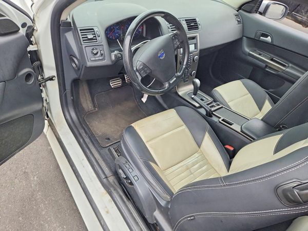2012 VOLVO C30