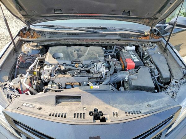 2019 TOYOTA CAMRY XSE — Engine bay