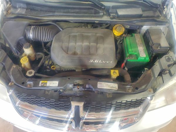 2015 DODGE CARAVAN SE — Engine bay