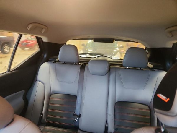 2021 NISSAN KICKS