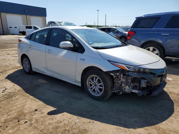 2018 TOYOTA PRIUS Plus/Premium/Advanced