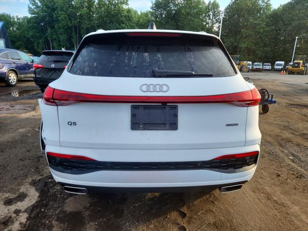 2025 AUDI Q5 quattro Premium
