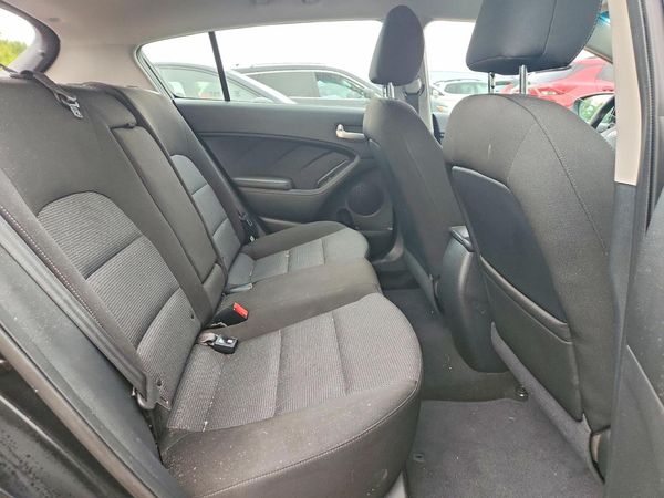 2017 KIA FORTE5 LX