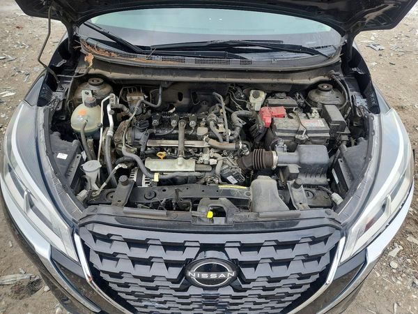 2023 NISSAN KICKS