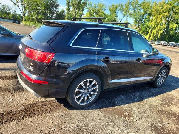 2017 AUDI Q7 quattro Premium Plus