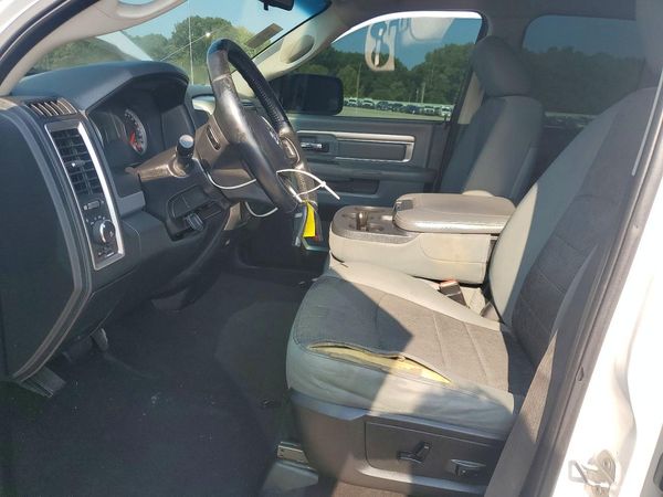 2015 RAM 1500 SLT QUAD CAB 4X2