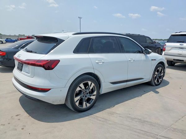 2022 AUDI E-TRON quattro Premium